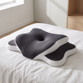Oreiller Ergonomique Réglable MOLLA Paris sur un lit blanc, chambre minimaliste